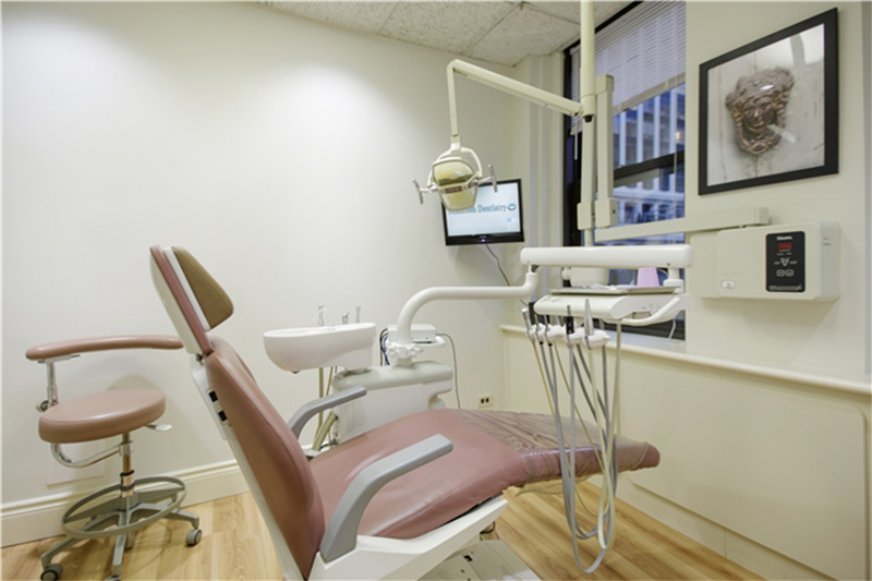 Dentist in 08081